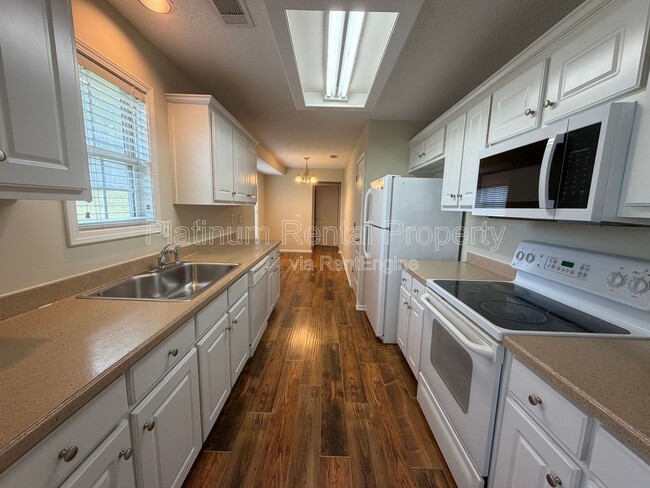 Building Photo - 105 Platte St