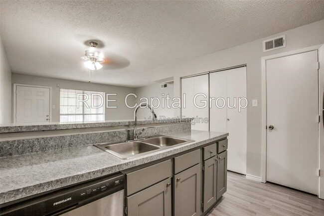 Building Photo - 1939 Cranford Dr