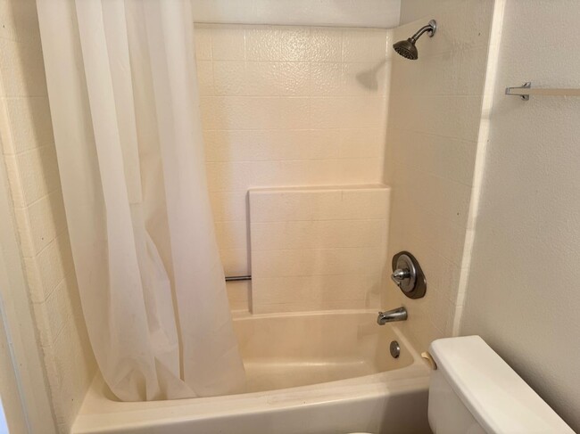 Building Photo - 13162 Pinnacle Ct