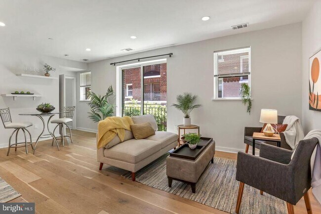 Primary Photo - 129 W St NW