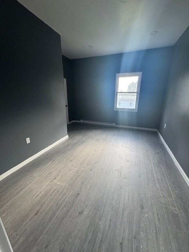 Building Photo - 116 E Ridge St