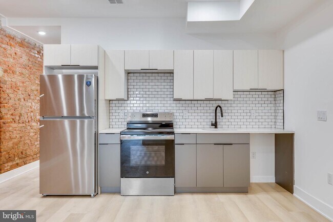 Building Photo - 6027 Delancey St