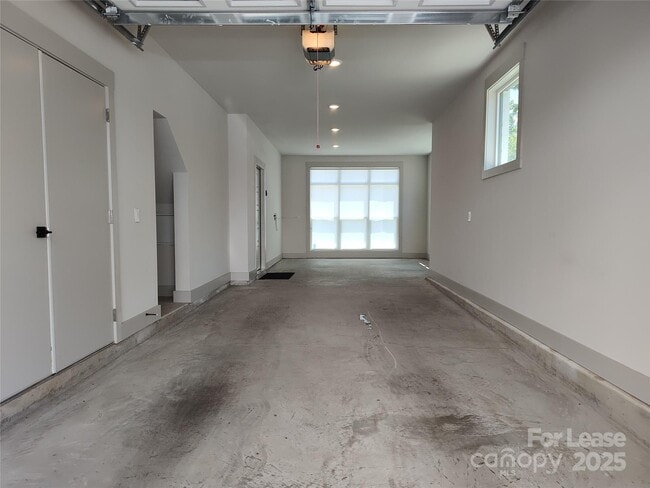 Building Photo - 1037 Wesley Terrace Ave