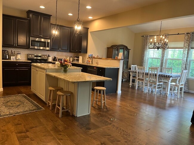 Building Photo - Beautiful 4-bedroom house in Baldwinsville