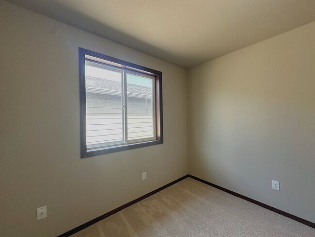 Building Photo - Beautiful 4-Bedroom 2.5-Bathroom Home in M...