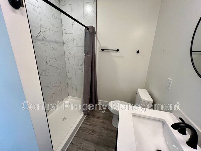 Building Photo - 30 Beverly Hills Dr