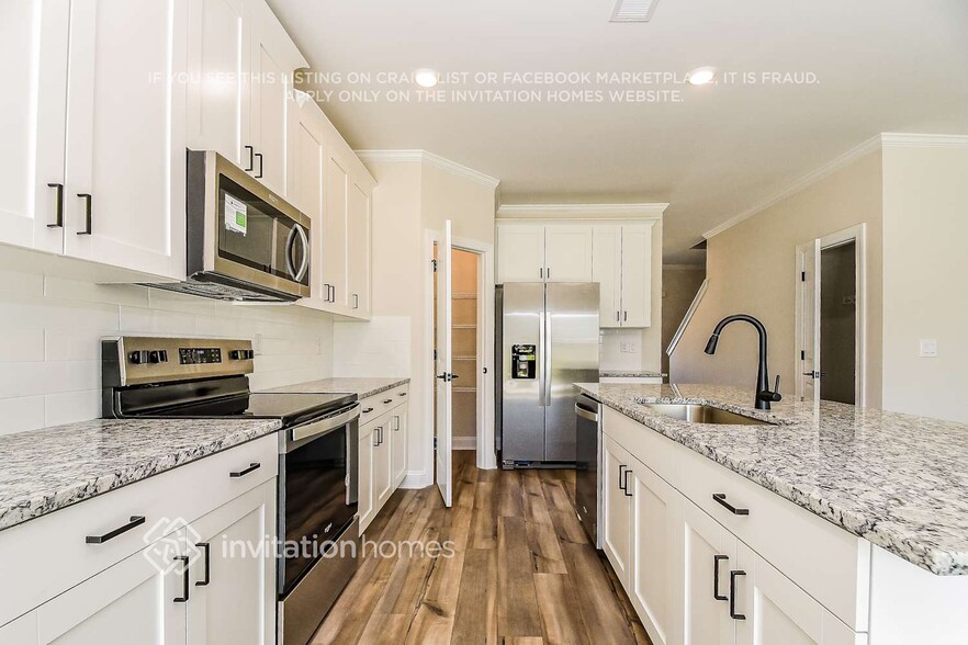 Building Photo - 400 Azalea Gaze Dr