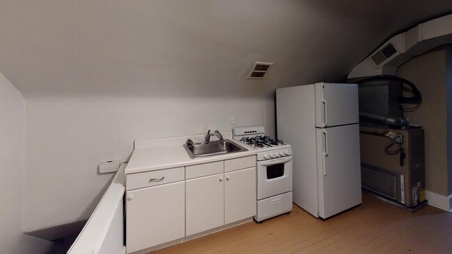 Building Photo - 5714 Woodmont St