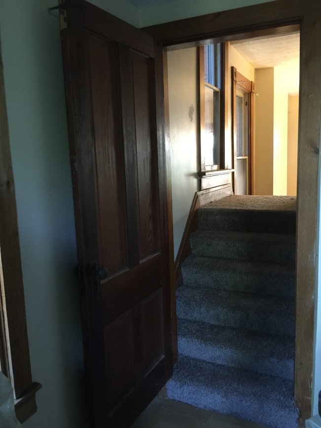 double entry stairway - 650 S 9th St