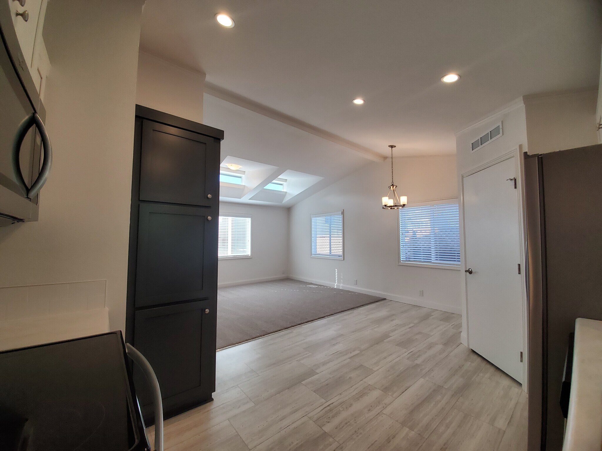 Building Photo - 25918 Meadowmist Dr