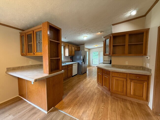 Building Photo - 3bed/2ba Single Family Home