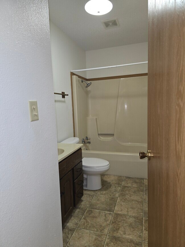 Building Photo - 104 E Mill St