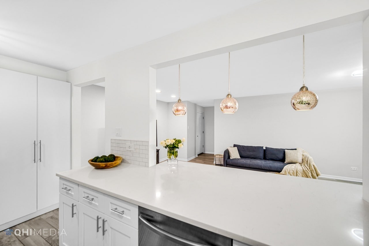 Building Photo - 726 Dempster St