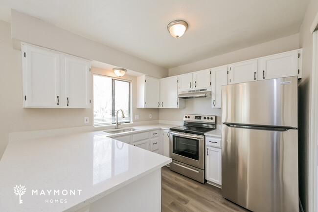 Building Photo - Charming Home