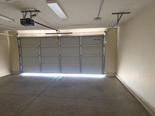 Building Photo - 3920 E Morrow Dr