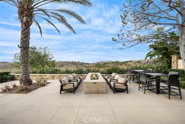 Building Photo - 18 Prominence