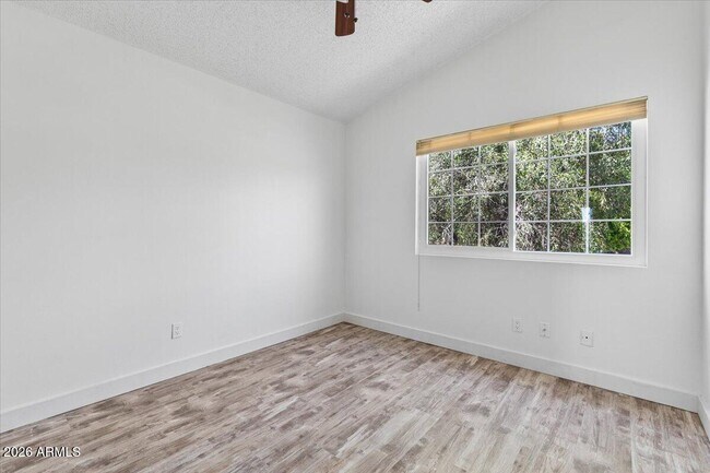 Building Photo - 1041 E Kristal Way