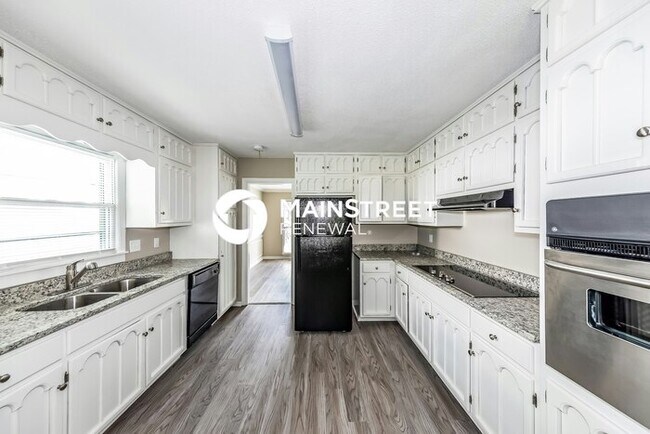 Building Photo - 3 Bedroom Pet-Friendly Home in Tarrant, AL with Main Street Renewal