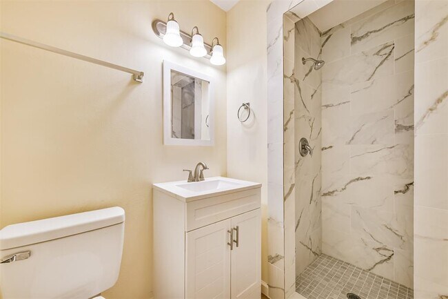 Building Photo - 3022 Broadmead Dr