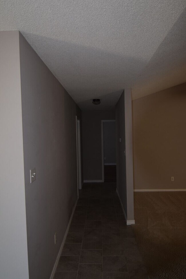 Building Photo - 3900 Bristol Ln