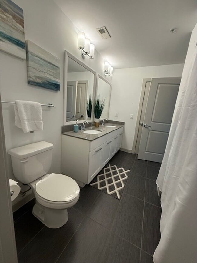 Building Photo - 3380 Peachtree Rd NE