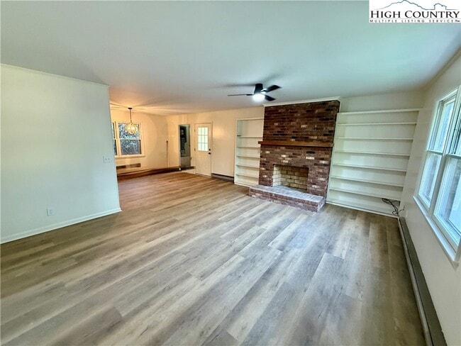 Building Photo - 130 Maple Dr