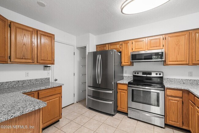 Building Photo - 330 Sunrise Cir