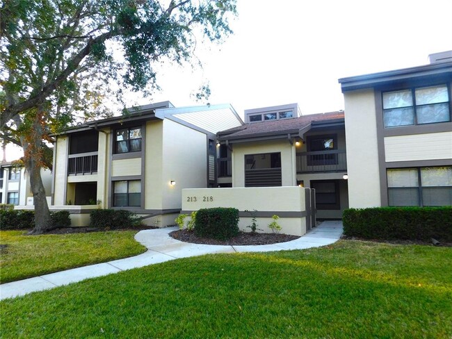 Building Photo - 218 Woodlake Wynde
