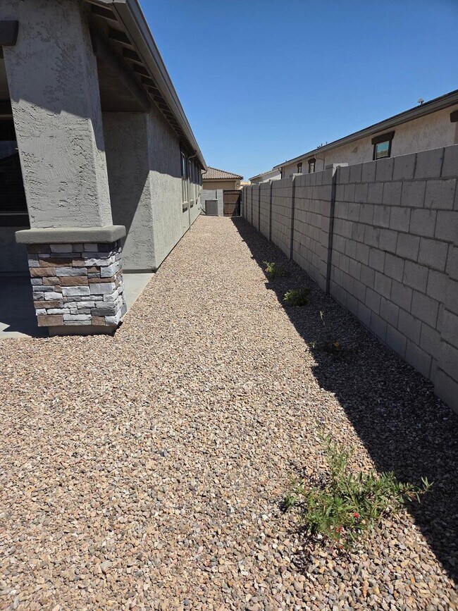 Building Photo - 22457 E Watford Dr