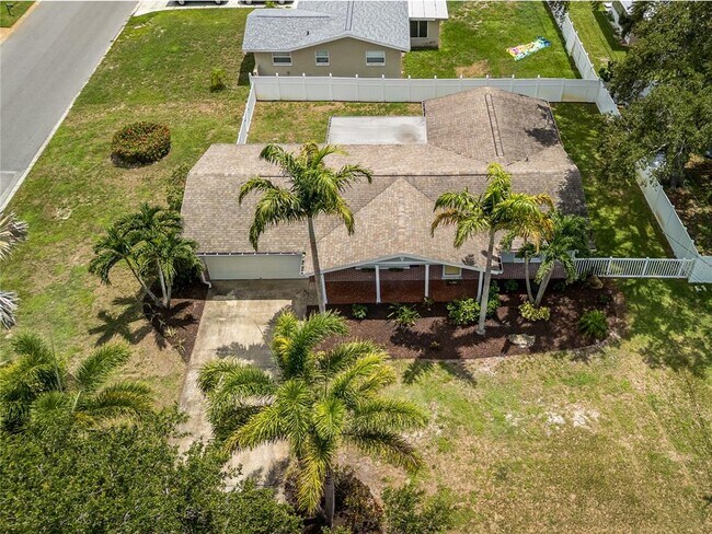 Building Photo - 1661 Algonquin Dr