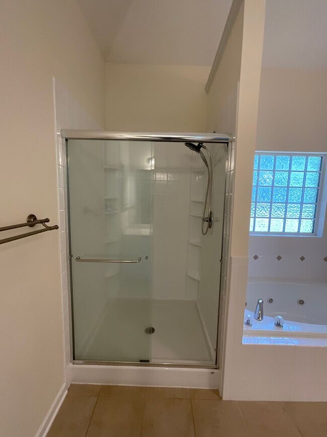 Building Photo - ****Rent Special***** 50% off the first re...