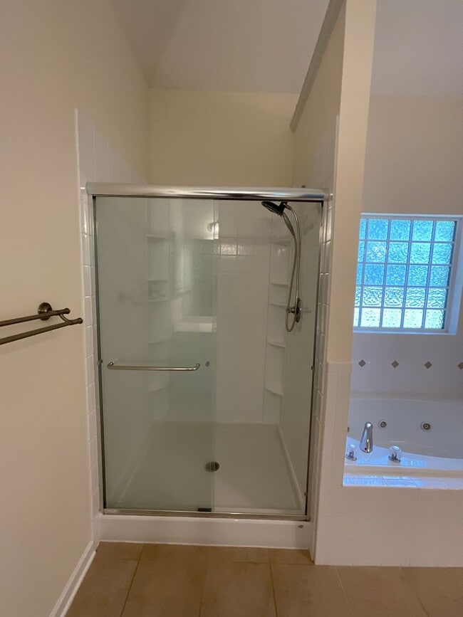 Building Photo - ****Rent Special***** 50% off the first rent charge payment. Ask for details!