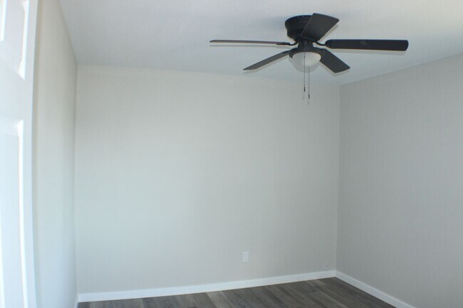 Building Photo - Beautiful Rental with Fireplace, Granite Counters & Relaxing Backyard