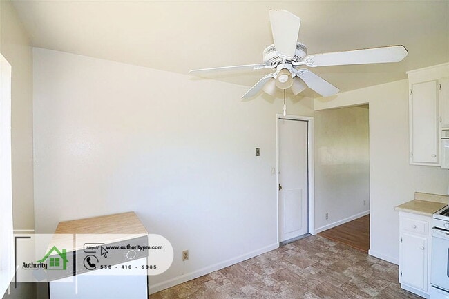 Building Photo - 2121 Deimos Ct