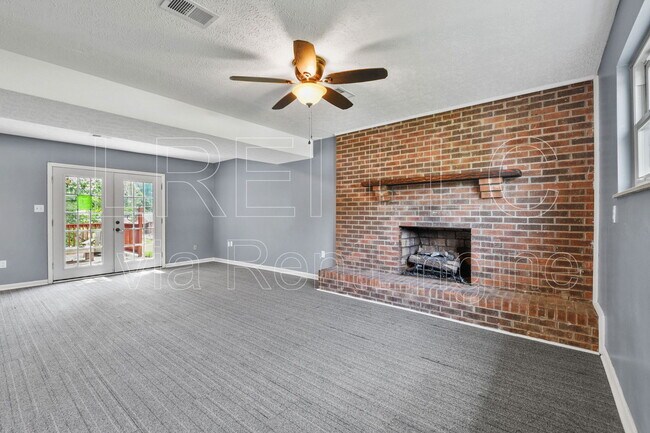 Building Photo - 245 Boone Trce