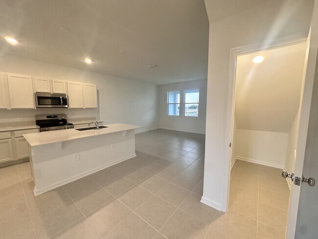 Building Photo - 2423 Bevel Ln