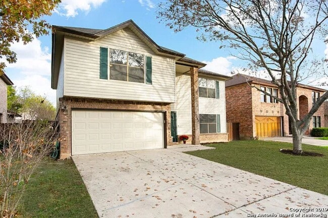 Building Photo - Welcome home to this charming two-story home nestled in the highly desirable Regency Meadow