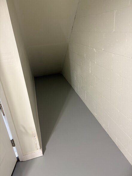 Building Photo - 802 Lexington Dr