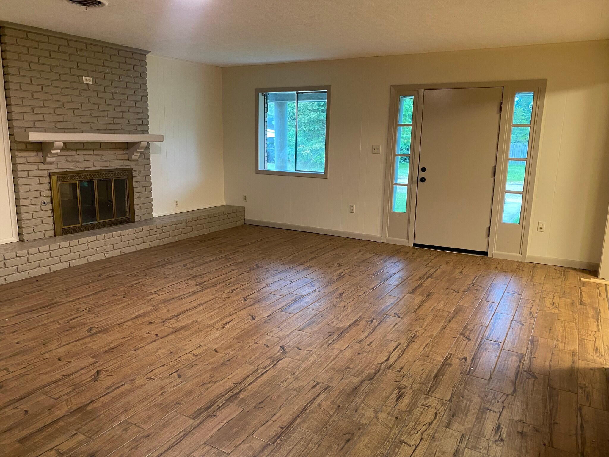 Living room - 407 N Morton St