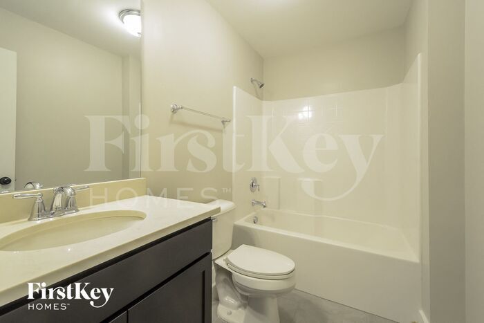 Building Photo - 1441 Valley Trace