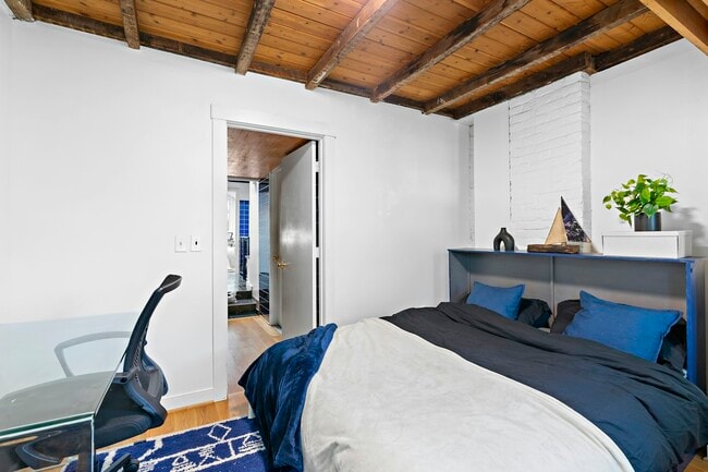 Building Photo - 304 N Alfred St