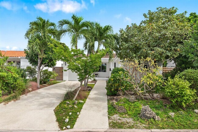 Building Photo - 9025 Dickens Ave