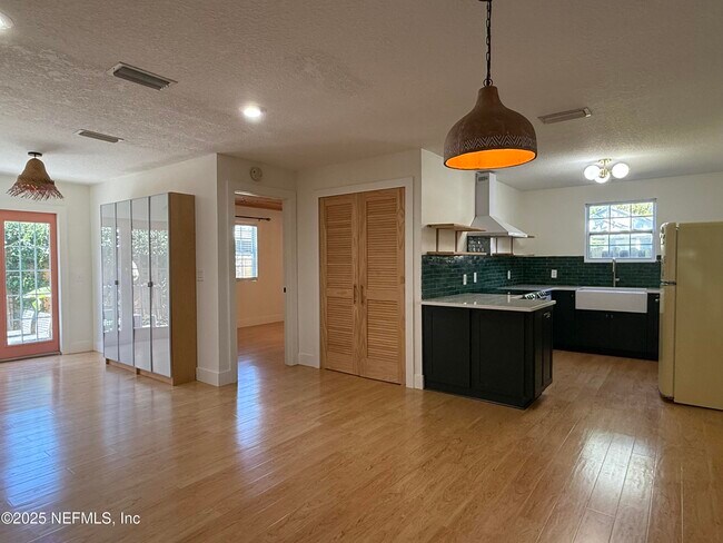 Building Photo - 78 Lincoln St