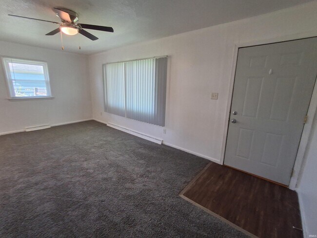 Building Photo - 3516 Central Dr