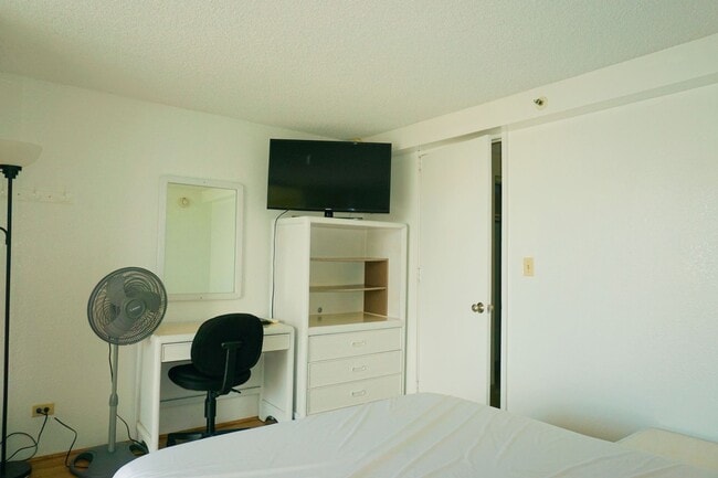 Building Photo - OCEAN VIEWS! FULLY FURNISHED 1/1!