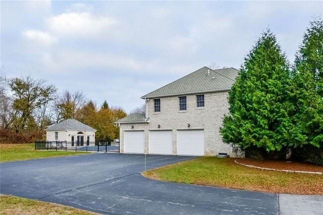 Building Photo - 45 Captain Wightman Ln