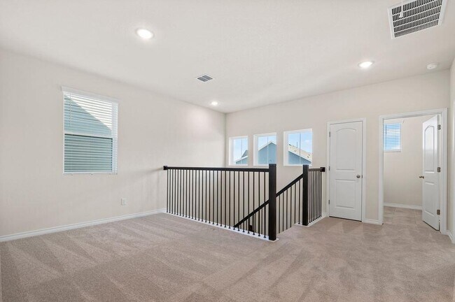 Building Photo - 108 Woodrow Ln