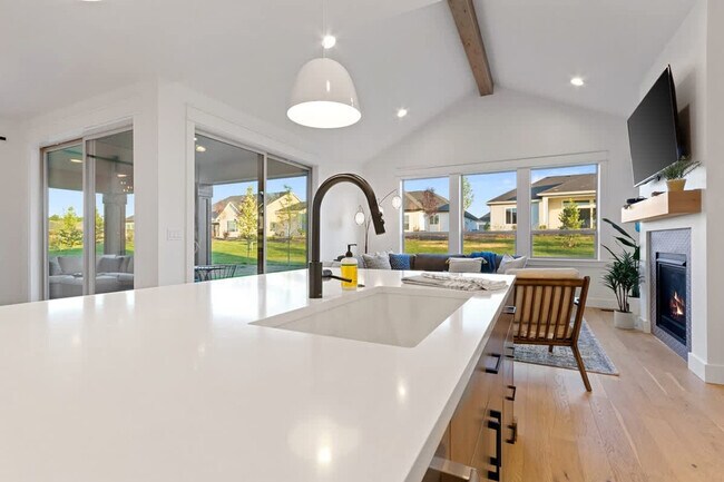 Building Photo - 1213 W Capstone Dr