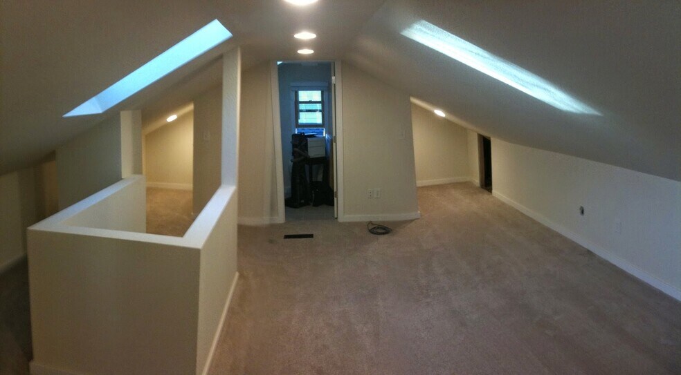 Building Photo - 2995 S Acoma St