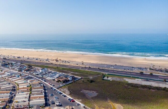 Building Photo - Pacific Shores